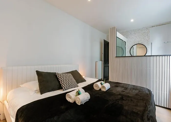 Huswell - Beautiful And Spacious Vacation Home With Parking